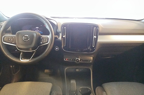 Volvo XC40 4 of 5
