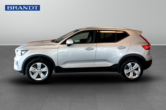 Volvo XC40 3 of 5