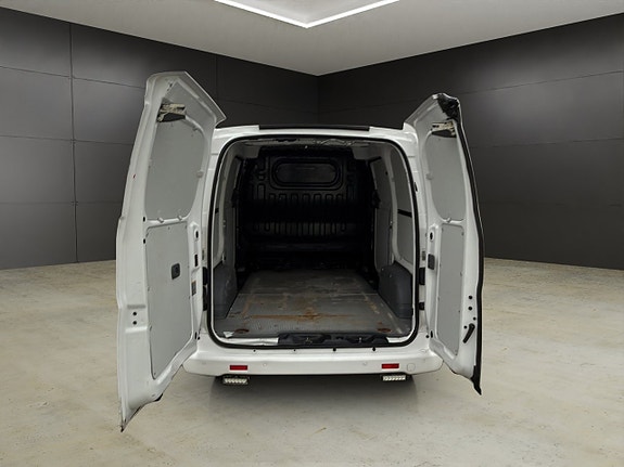 Nissan NV200 11 of 27