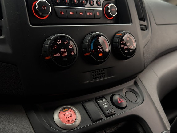 Nissan NV200 21 of 27