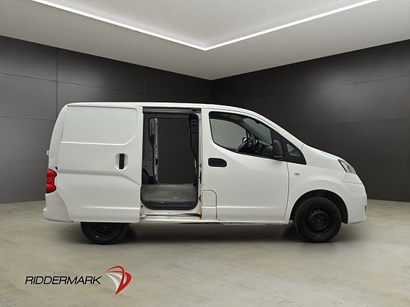 Nissan NV200 10 of 27
