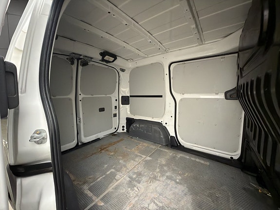 Nissan NV200 12 of 27