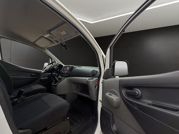 Nissan NV200 23 of 27