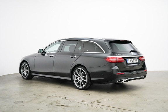 Mercedes-Benz E220 d 4 of 5