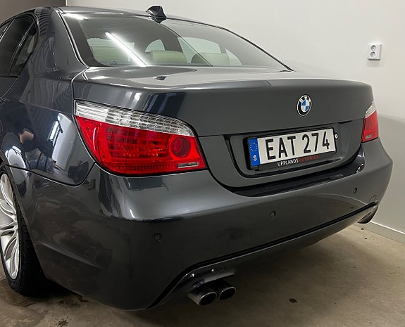 BMW 530i 3 of 5