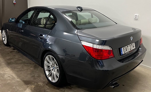 BMW 530i 4 of 5