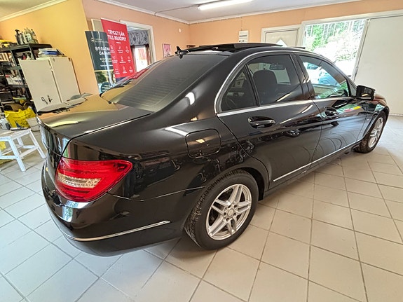 Mercedes-Benz C220 6 of 17
