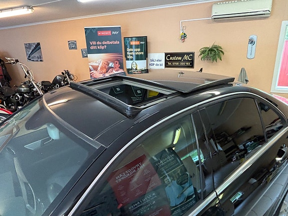 Mercedes-Benz C220 2 of 5