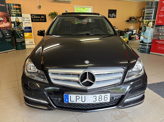 Mercedes-Benz C220 9 of 17