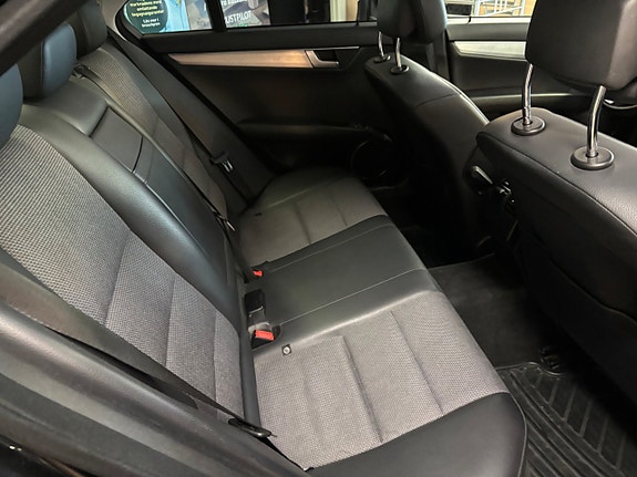 Mercedes-Benz C220 13 of 17