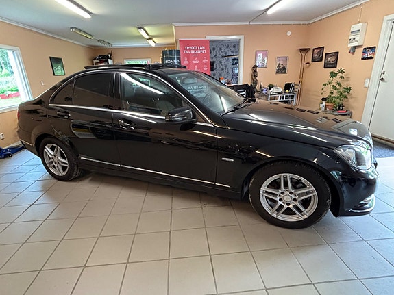 Mercedes-Benz C220 7 of 17
