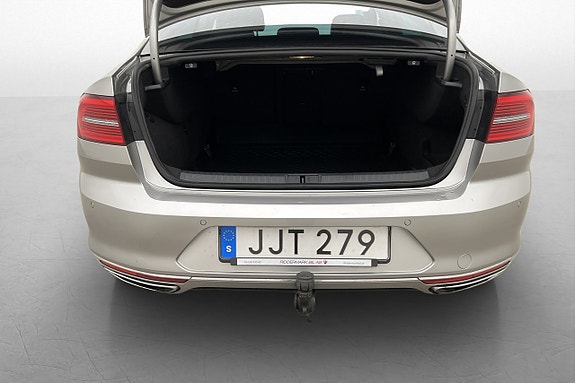 Volkswagen Passat 27 of 28