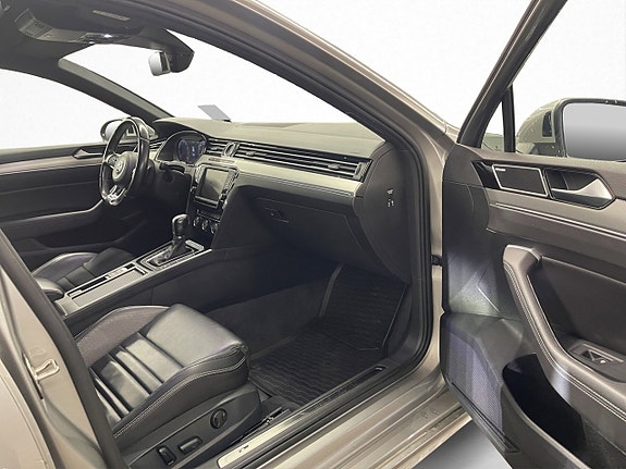 Volkswagen Passat 24 of 28