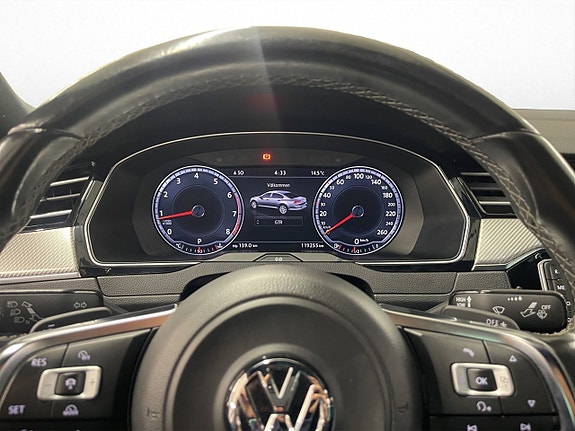 Volkswagen Passat 16 of 28