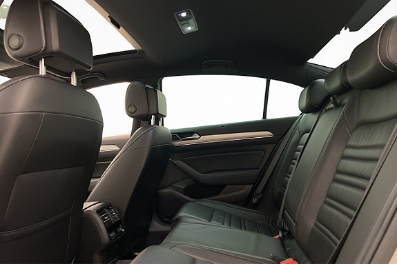 Volkswagen Passat 25 of 28
