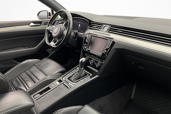Volkswagen Passat 22 of 28