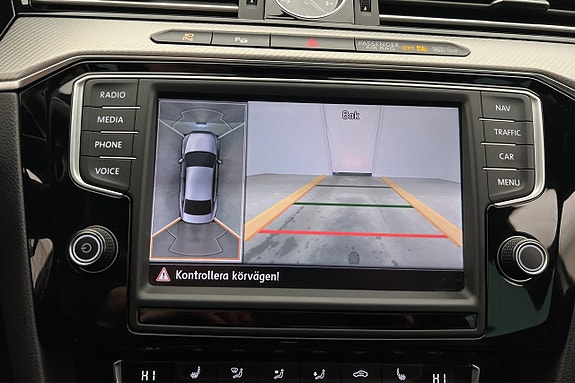 Volkswagen Passat 18 of 28