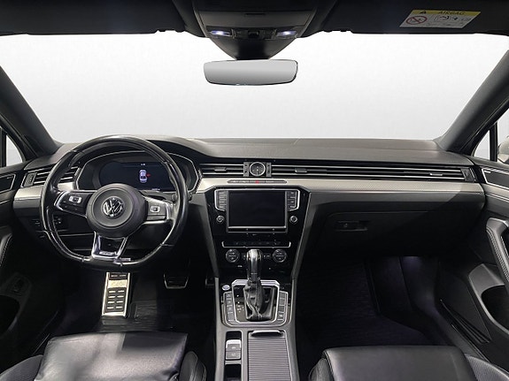 Volkswagen Passat 12 of 28