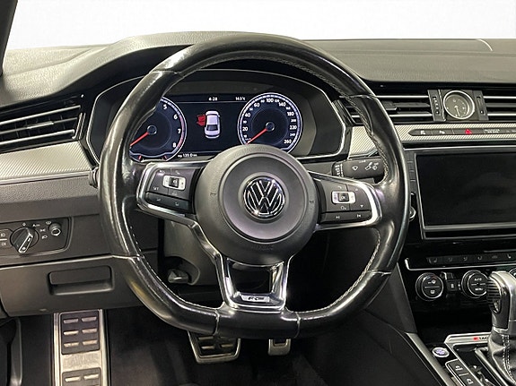 Volkswagen Passat 13 of 28