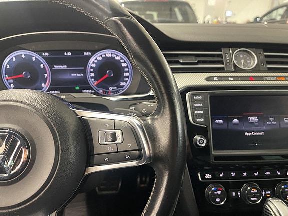 Volkswagen Passat 17 of 28