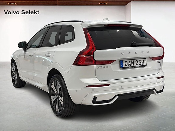 Volvo XC60 2 of 14