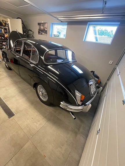 Jaguar XK 2 of 5
