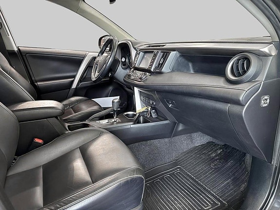 Toyota RAV4 7 of 11