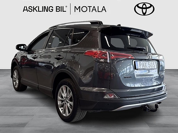 Toyota RAV4 3 of 11