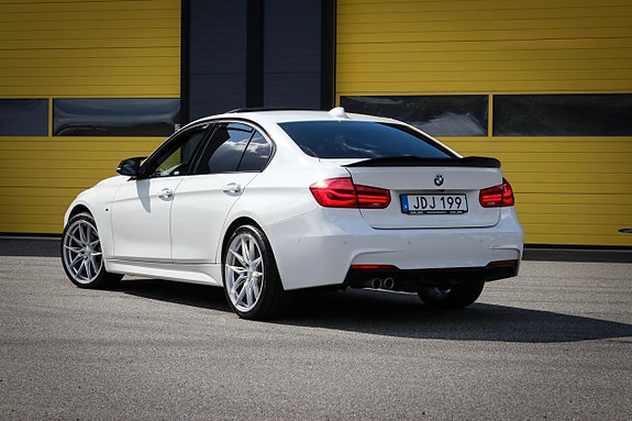BMW 335d 2 of 5