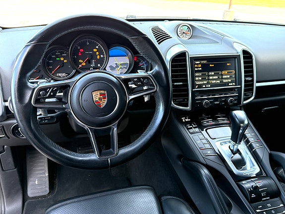 Porsche Cayenne 5 of 5