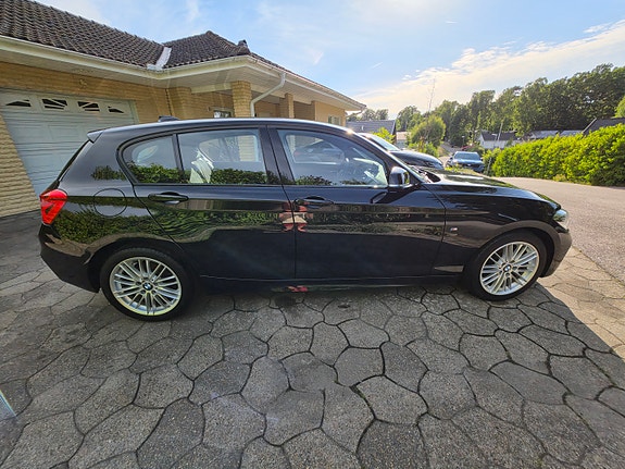 BMW 118i 3 of 5