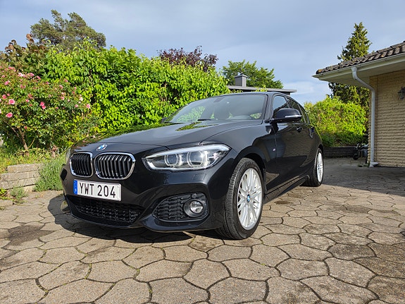 BMW 118i 2 of 5