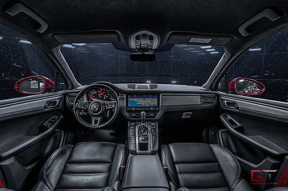 Porsche Macan Turbo 16 of 22