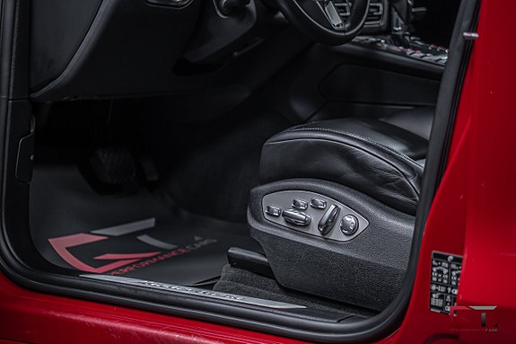Porsche Macan Turbo 15 of 22