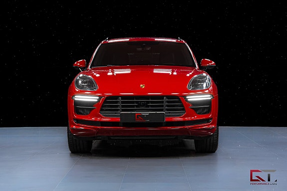 Porsche Macan Turbo 3 of 22