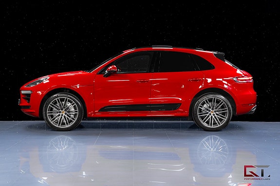 Porsche Macan Turbo 4 of 22