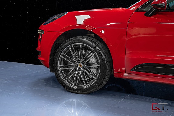 Porsche Macan Turbo 5 of 22