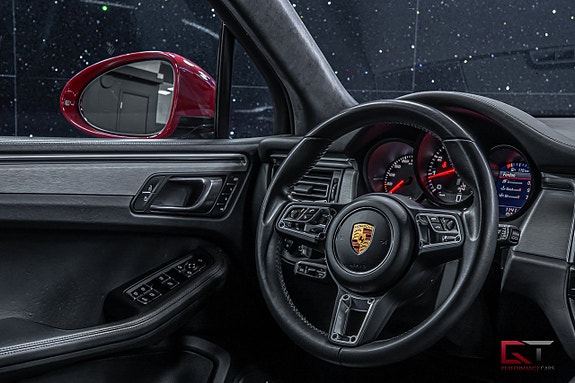 Porsche Macan Turbo 21 of 22