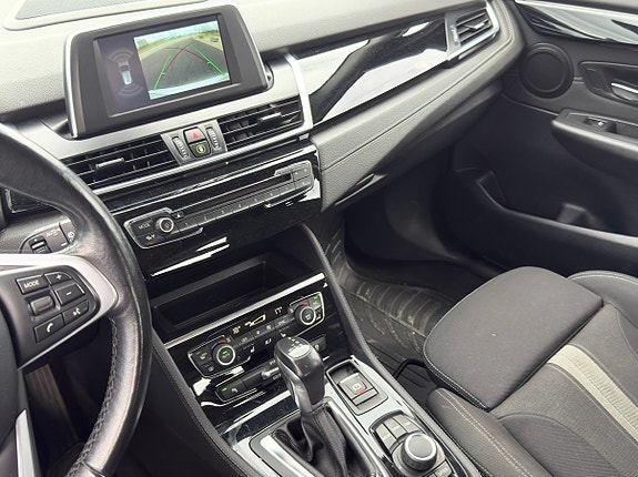 BMW 218i 12 of 16
