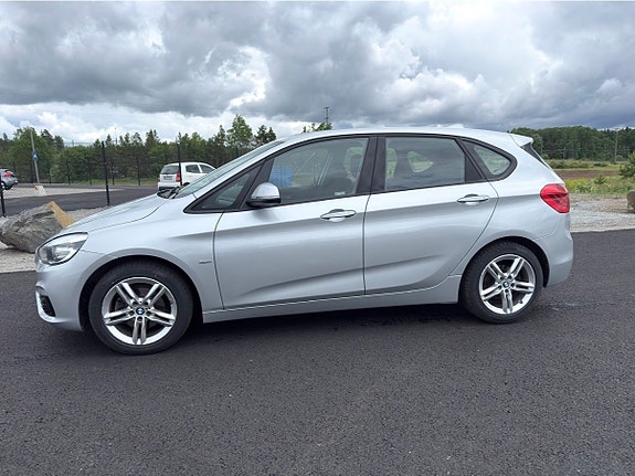 BMW 218i 6 of 16