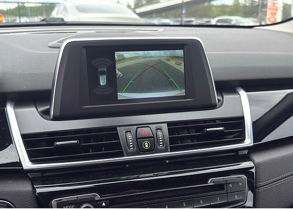 BMW 218i 13 of 16