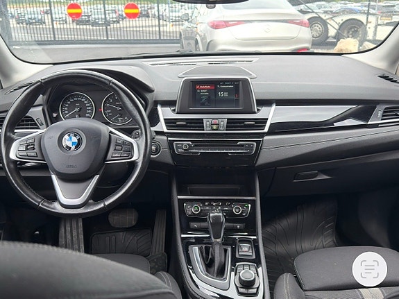 BMW 218i 14 of 16