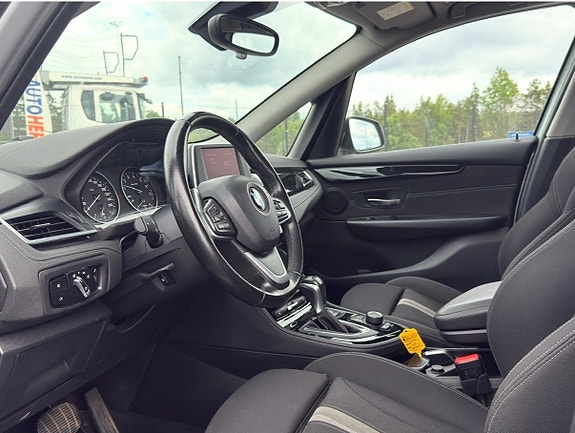 BMW 218i 11 of 16