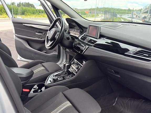 BMW 218i 10 of 16