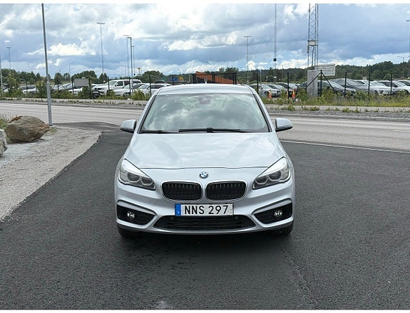 BMW 218i 5 of 16