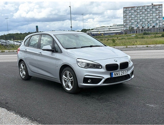 BMW 218i 4 of 16