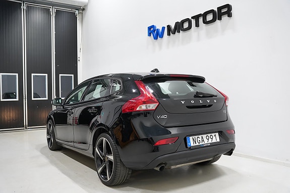 Volvo V40 4 of 5