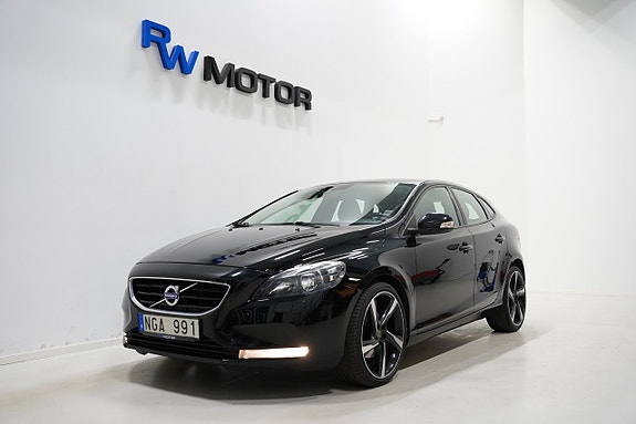 Volvo V40 2 of 5