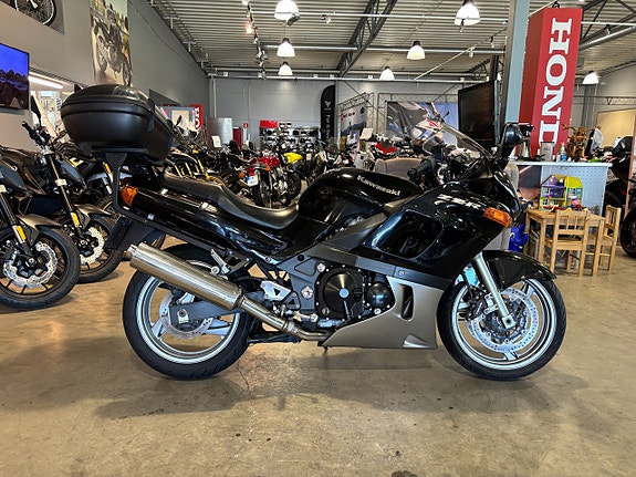 Kawasaki ZZ-R600 2 of 5