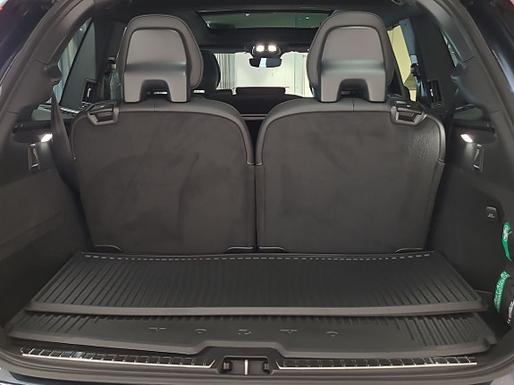 Volvo XC90 13 of 22
